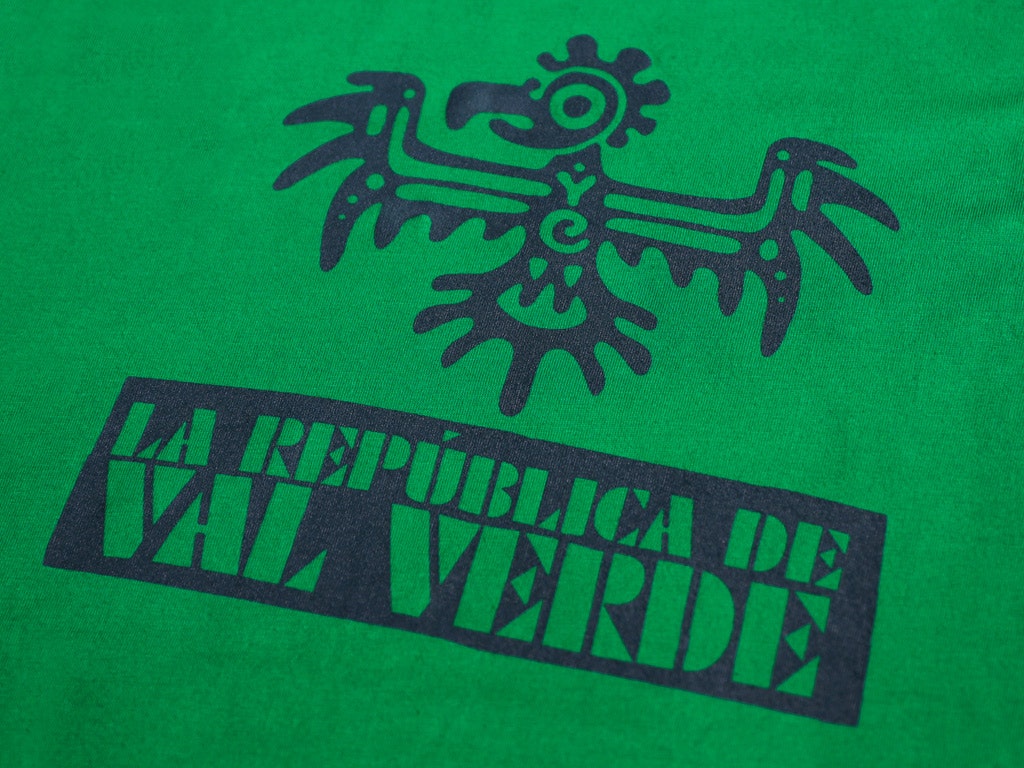La República de Val Verde T-shirt inspired by Predator (among other films)