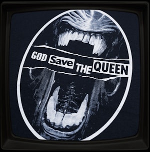 GOD SAVE THE QUEEN - SOFT JERSEY T-SHIRT
