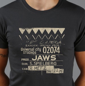 JAWS - CLAPPERBOARD FITTED T-SHIRT